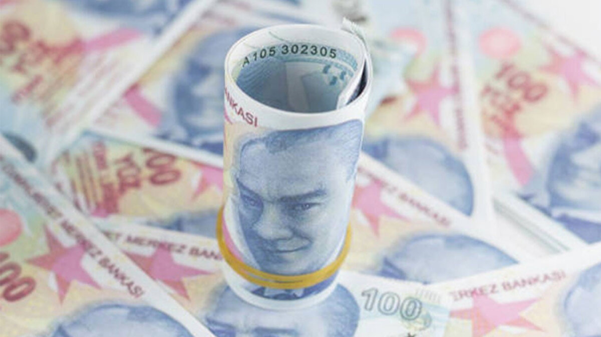 Riskler neler?<br><br>Citi analistleri, olumlu tabloya rağmen risklere de değindi. Beklenenden hızlı bir faiz indirimi döngüsü veya jeopolitik gerilimlerin, bu senaryo üzerinde baskı yaratabileceği uyarısında bulunuldu. Ancak şu anki baz senaryoda TL'nin getiri potansiyelinin ağır bastığı belirtildi.