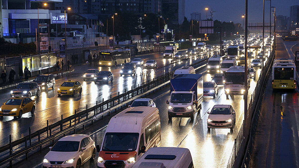 Ancak 1'inci basamakta bulunan yüksek riskli ve sürekli kaza yapan sürücüler için de aynı durum geçerli olacak ve yeni alacakları araç 4'üncü basamak değil 1'inci basamaktan trafik sigortasına tabi olacak.