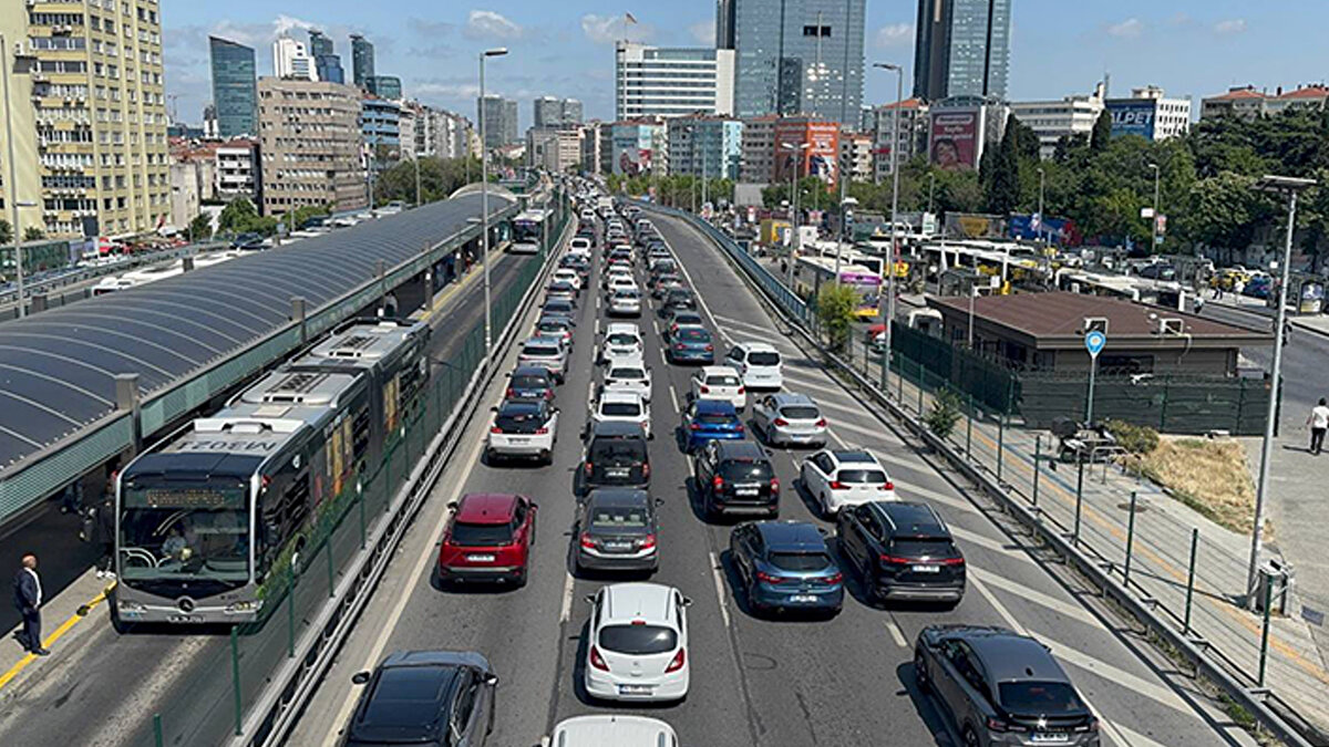 Mevcut aracını satarak yeni araç alacaklar için kural değişmedi ve hangi basamaktalarsa o basamaktan devam edecekler.