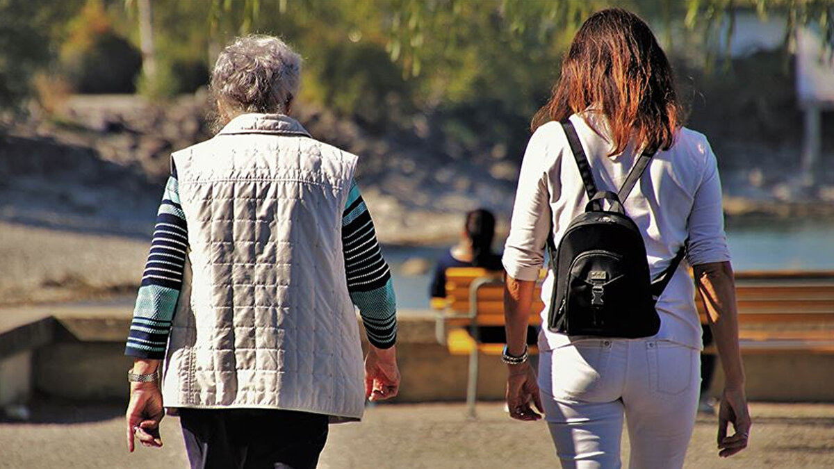 Türkiye İstatistik Kurumu’nun son yaşam süresi verileri, ülkede ortalama ömrün 78,3 yıla yükseldiğini ortaya koydu. Bir önceki dönem 77,3 yıl olarak ölçülen bu değer, sağlık hizmetleri ve yaşam koşullarındaki iyileşmenin etkisini yansıtıyor.