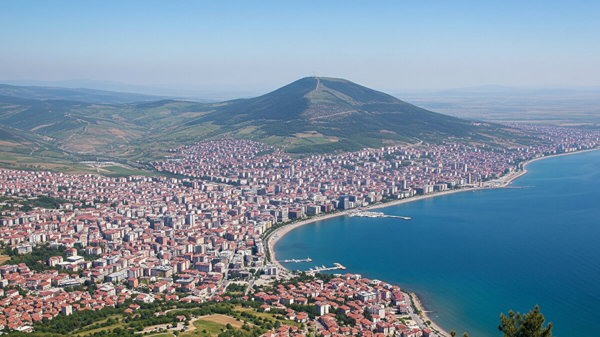 7- Ordu: Kadın ortalama yaşam süresi 83 yıl. Erkek ortalama yaşam süresi 77,2 yıl. Ortalama yaşam süresi ise 80 yıl.