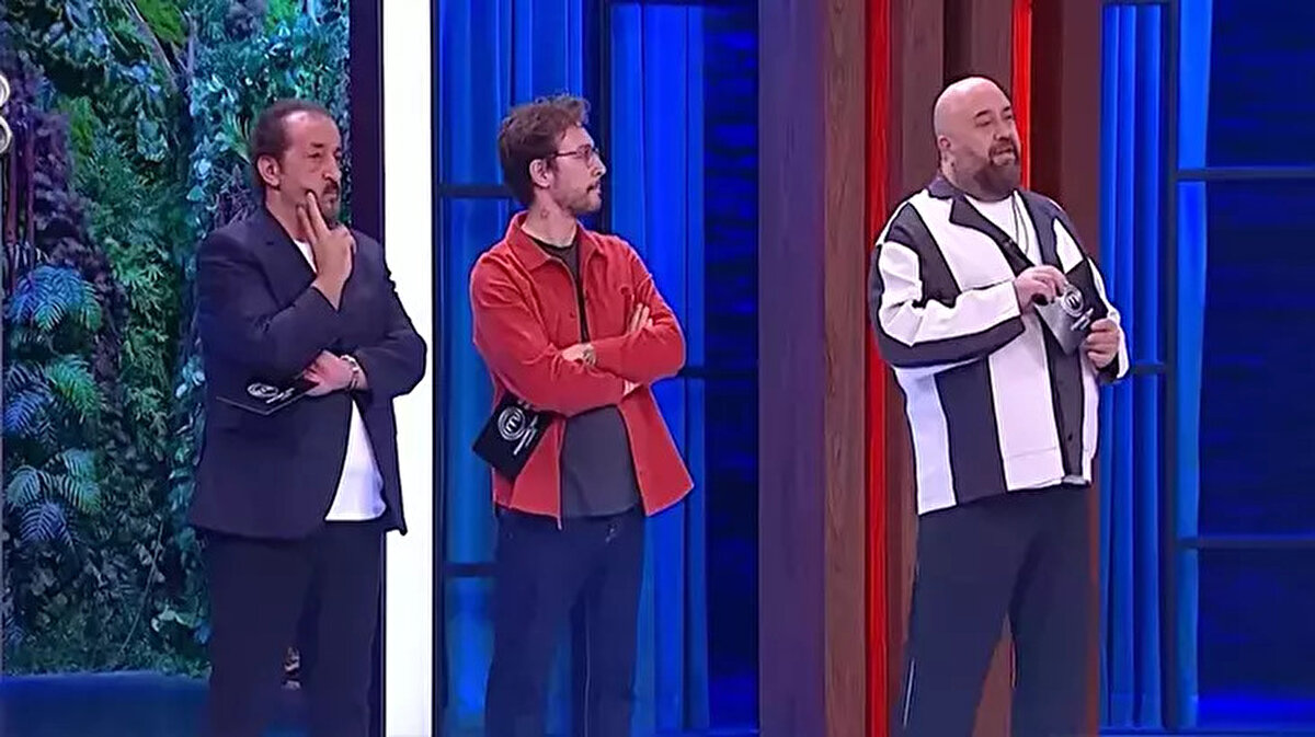 Masterchef Türkiye’de finale doğru adım adım yaklaşılan süreçte ceket mücadeleleri nefes kesmeye devam ediyor. Yarışmada ilk ceketi kimin aldığı geçtiğimiz bölümde netleşmişti. 1 Aralık 2025 tarihli yeni bölümle birlikte bu kez “Masterchef ikinci ceketi kim giydi?” sorusu gündeme geldi. İzleyiciler rekabetin daha da arttığı son bölümde hangi yarışmacının öne çıktığını merak ediyor. İşte Masterchef son bölümde yaşananlar…
