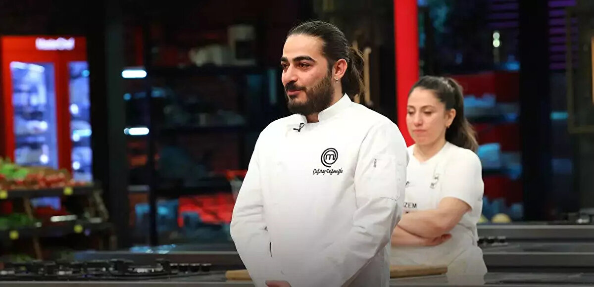 Masterchef ilk ceketi kim kazandı?<br><br>Masterchef Türkiye’de ceketi ilk kazanan yarışmacı ise Çağatay olmuştu. İlk ceket heyecanının ardından yarışmacılar arasındaki rekabet giderek kızışırken, ikinci ceketin sahibinin de belli olmasıyla finale dair tablo daha da netleşti.