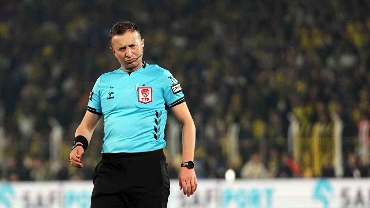 “BROWN’A SARI GÖSTERMELİYDİ”<br><br>Mustafa Çulcu: "Yasin Kol son 6 derbide 4 kez sahada. Maça basit temaslara fauller çalarak oyunu keserek başladı. Semedo'ya gecikmeli ve avantaj sonrası Lemina'ya gösterdiği sarılar doğru. Sane'ye kontrolsüz hareketinden dolayı Brown'a sarı göstermeliydi göstermedi."<br><br><br>"İPTAL EDİLEN GOL KARARI DOĞRU"<br><br><br>"Fenerbahçe'nin attığı gol öncesi Skriniar topu koluyla oynuyor hakem görüyor ama işi ülke ikliminde klasik uygulama VAR'a bırakıyor. VAR müdahalesi doğru. 45+5'te Barış ile kaleci Ederson mücadelesi temiz penaltı yok."<br><br> [SABAH]