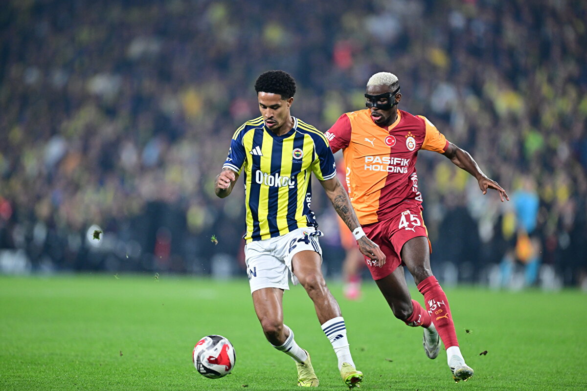 "G.SARAY TÜM EKSİKLERE RAĞMEN LİDER DÖNDÜ"<br><br>Bülent Timurlenk: "Eksik kalmış Trabzonspor ve Beşiktaş'ı derbilerde mağlup edip, Rize deplasmanında 5 golle kazanınca Fenerbahçe'nin ligin ikinci haftasında Galatasaray'ı şampiyon ilan edenler tarafından bu derbinin favorisi ilan edilmesi "yeni" normalimiz." [SABAH] 