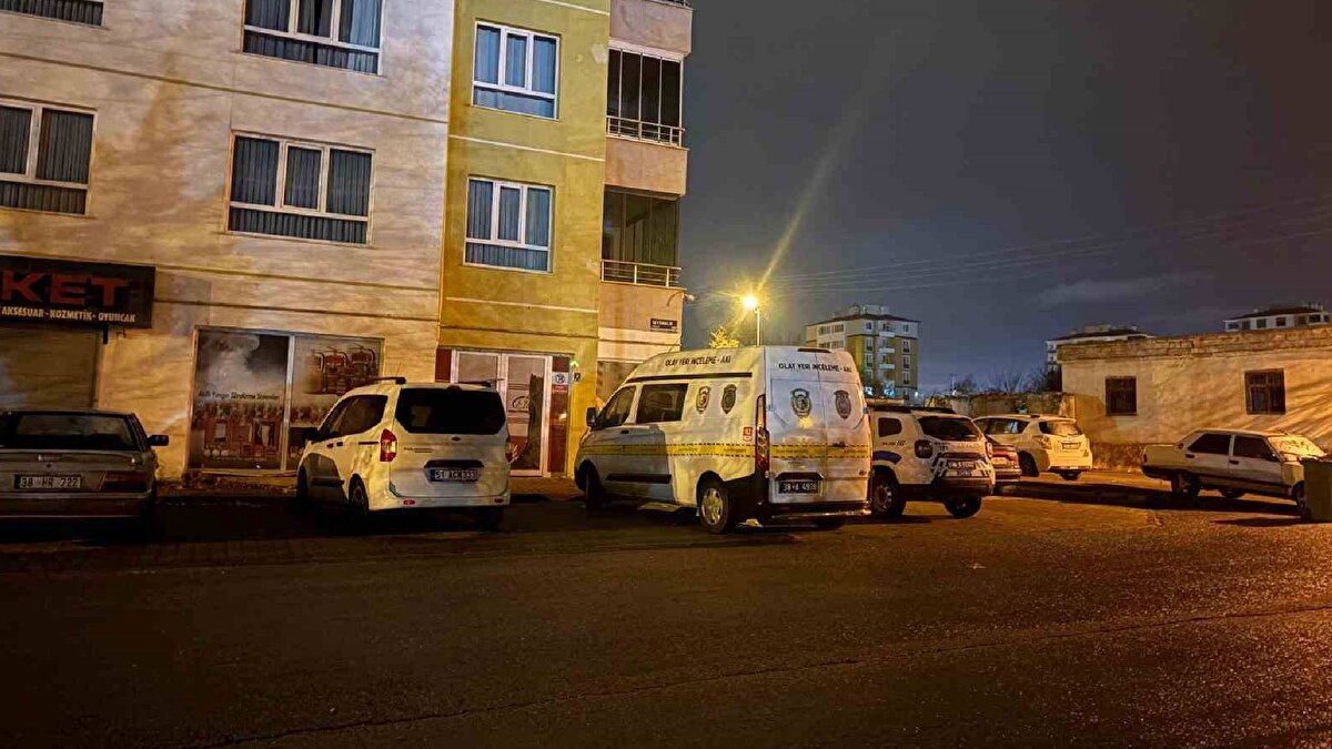 Polis Soruşturması Başladı<br><br>Kayseri Emniyet Müdürlüğü, olayın ardından soruşturma başlattı. İlk bulgulara göre kavganın nedeni henüz netleşmedi. Yetkililer, görgü tanıkları ve güvenlik kameralarını inceleyerek olayın ayrıntılarını ortaya çıkarmayı hedefliyor.