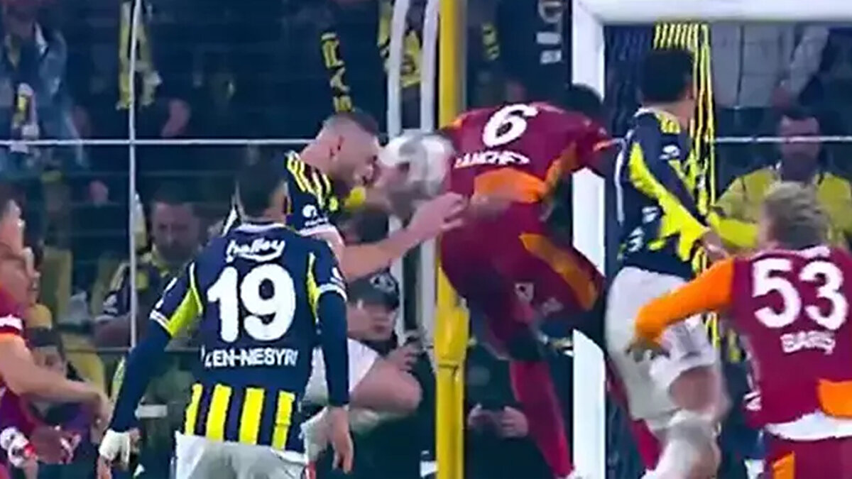 FENERBAHÇE'NİN İPTAL EDİLEN GOLÜNDE KARAR DOĞRU MU? <br><br>Bülent Yıldırım: Bu bir bilerek oynama sayılan, kazara topa dokunma söz konusu olmadığı bir müdahale. Burada VAR müdahalesi doğru.<br><br>Bahattin Duran: Skriniar'ın kolu doğal konumda değil. Bu şekilde eliniz önde çıkarsanız elle oynama olur, beklenmedik bir top değil bu.<br><br>Deniz Çoban: Doğru bir karar, olması gereken bu.