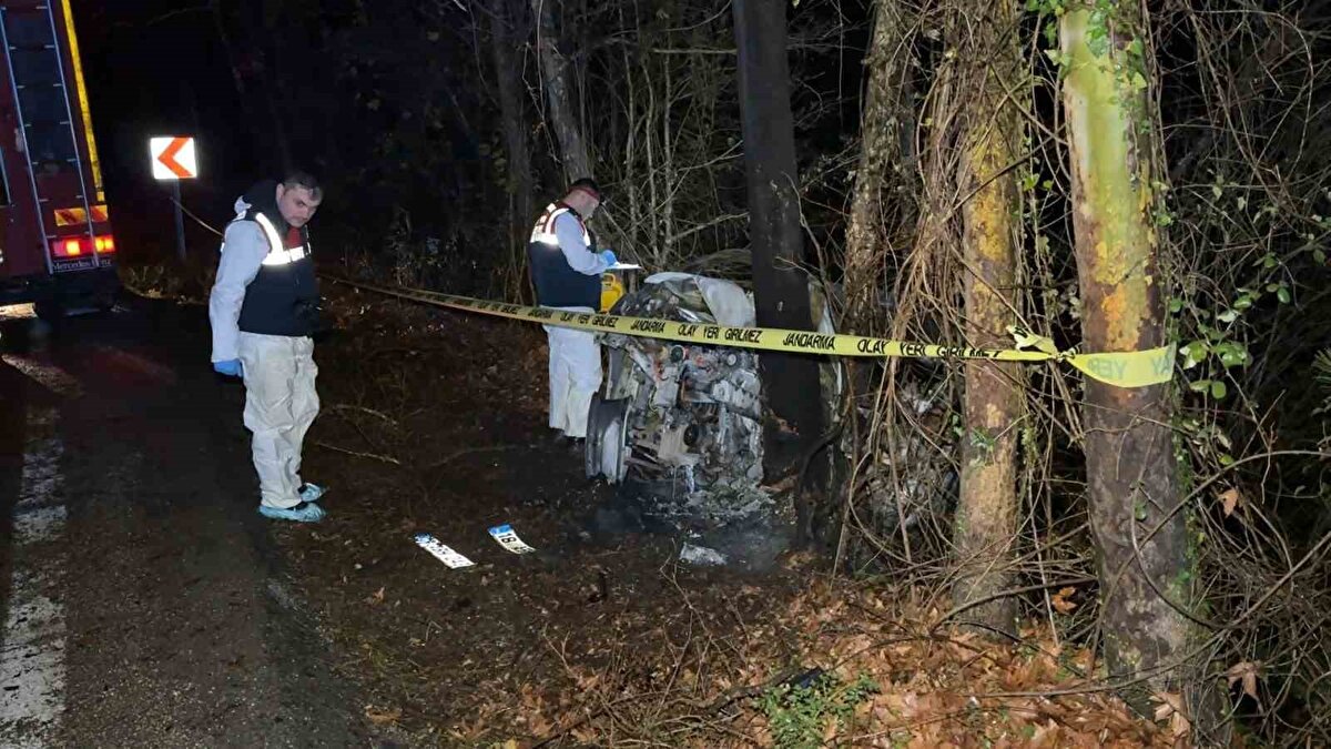 Cumhuriyet savcısı olay yerinde incelemelerde bulundu ve cenaze hastane morguna kaldırıldı.