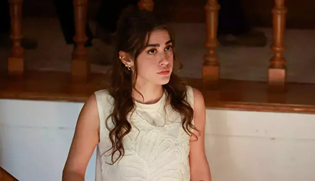 BAHAR DİZİSİNİN GÜNÜ MÜ DEĞİŞTİ?<br>Evet, Bahar dizisinin yayın gününde değişikliğe gidildi. Salı akşamlarının vazgeçilmezi haline gelen dizi, artık farklı bir günde izleyicisiyle buluşacak. Kanalın yeni dizi stratejisi kapsamında Bahar, hafta sonu kuşağına alındı.