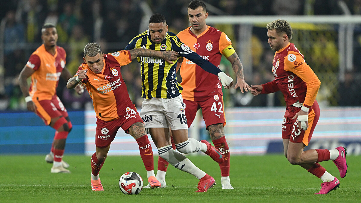 Trendyol Süper Lig'in 14. haftasında Fenerbahçe, sahasında ezeli rakibi Galatasaray ile 1-1 berabere kaldı.