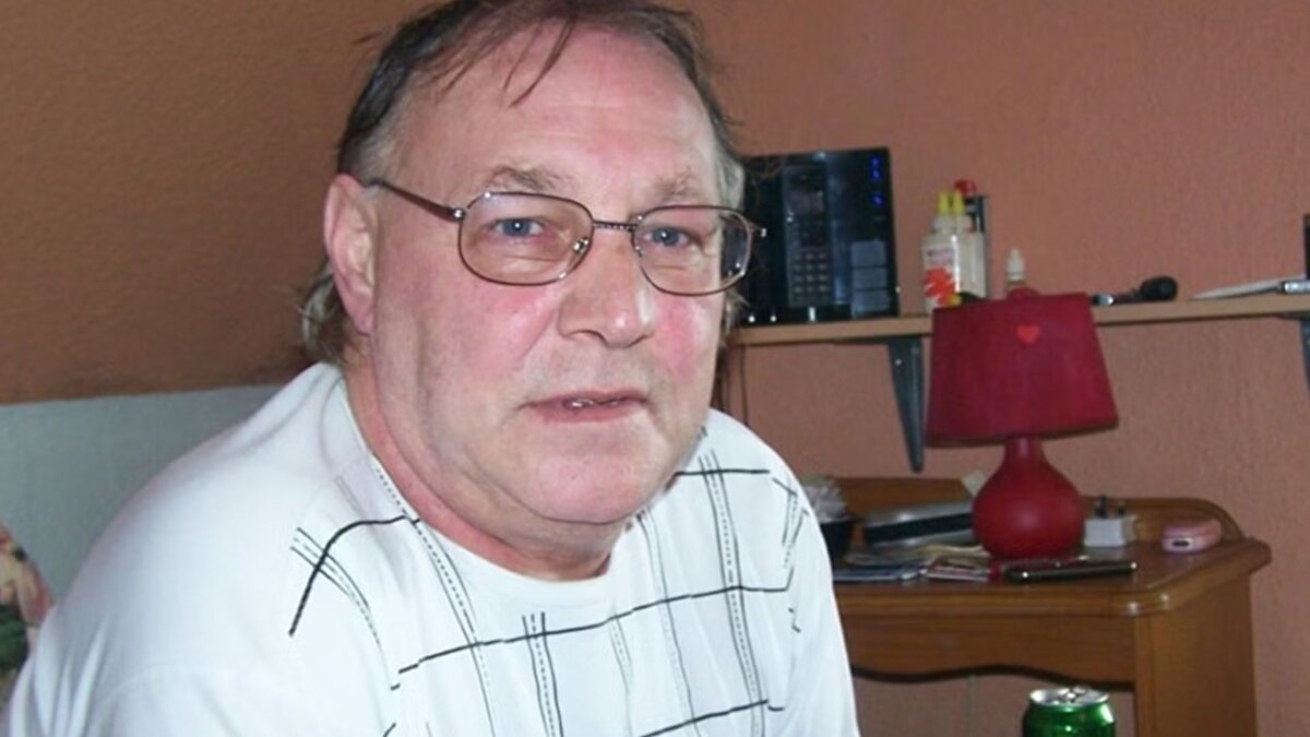 Dowbekin’in daha önce 2003 ve 2004 yıllarında Norfolk’ta iki ayrı tecavüz soruşturması kapsamında tutuklandığı, ancak o dönemde suç isnat edilmediği açıklandı. Polis raporlarına göre, Dowbekin sık sık Eastbourne sahilinde bulunuyor ve özellikle evsizler topluluğu ile yakın ilişki içindeydi. Bu durum, cinayet soruşturmasındaki DNA delilleriyle birlikte zanlının olayla bağlantısını güçlendirdi.