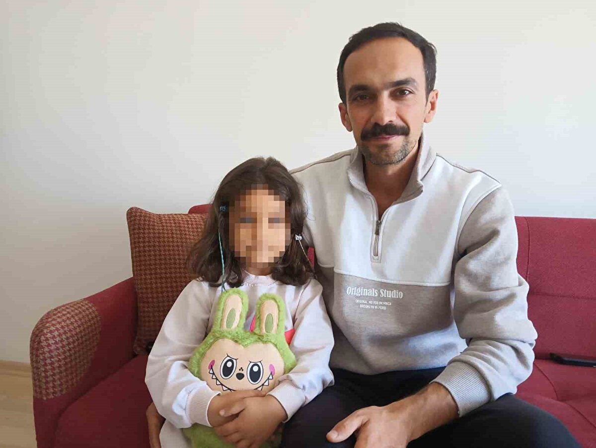 “Tek isteğimiz adalet”<br>Öztürk ailesi, komşularının tutuklanmasının ardından hukuk sürecini sonuna kadar takip edeceklerini belirtiyor. Baba Öztürk, “Çocuklarım yeniden koşup oynayacak duruma gelene kadar, bu kişinin hak ettiği cezayı alması için mücadele edeceğim” dedi.