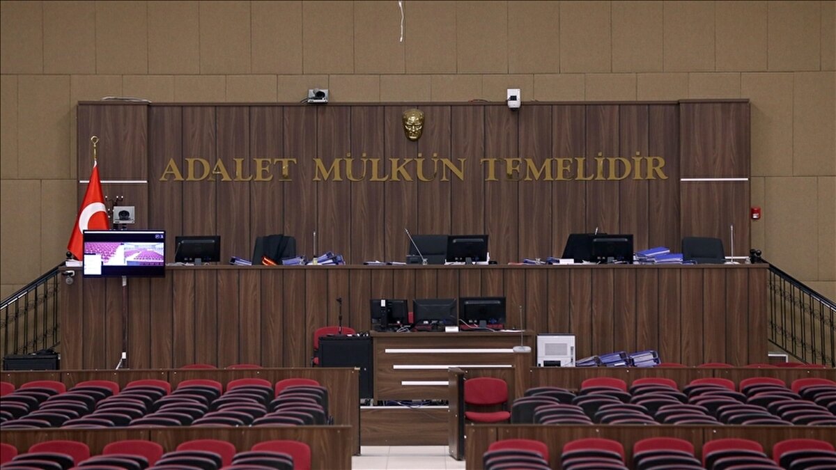 Süresiz nafakanın kaldırılıp kaldırılmayacağına ilişkin soruya ise Tunç, “Bu başlık şu anda gündemimizde değil” diyerek tartışmalara noktayı koydu.