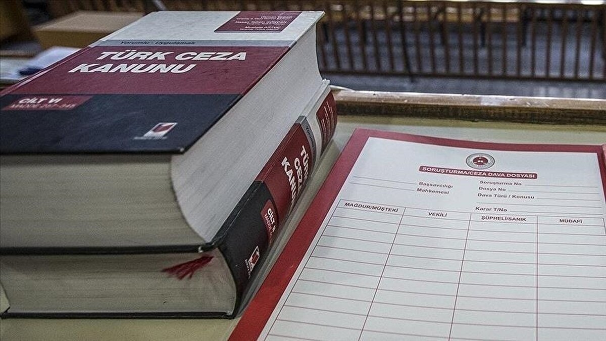 Aynı tarihte suç işlemiş olmasına rağmen önceki düzenlemeden yararlanamayan kişilerin, eşitlik ilkesine uygun şekilde kapsama alınmasının hedeflendiğini söyledi. Örgütlü suçların ise yeni düzenlemede de kapsam dışında olduğunu kaydetti.