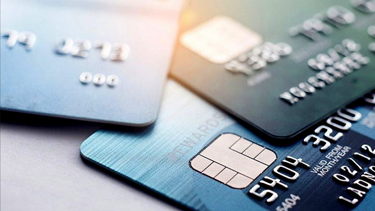 Kara para aklama ile mücadelede POS cihazlarının rolü<br>POS cihazlarının kara paranın aklanmasında yaygın şekilde kullanıldığını belirten Yıldız, yasa dışı kumar, sanal bahis ve dolandırıcılık gibi suçlarla bağlantılı bu kullanımın, suç gelirlerinin aklanmasıyla mücadelede önemli bir engel oluşturduğunu söyledi. Bu tür suistimallerin önlenmesi için POS cihazlarına kullanım limitlerinin getirilmesi gerektiği vurgulandı.