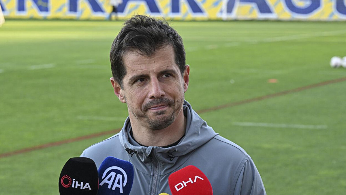 "Sıcak Bakıyor"<br>Kulislerden gelen bilgilere göre, Emre Belözoğlu ile yapılan ilk temaslar oldukça olumlu geçti. Başarılı teknik adamın Kasımpaşa’nın teklifine sıcak baktığı öğrenildi. Taraflar arasındaki görüşmelerin sürdüğü ve yönetimin yeni hocayı kısa süre içinde açıklayarak takımı emanet etmek istediği belirtiliyor.