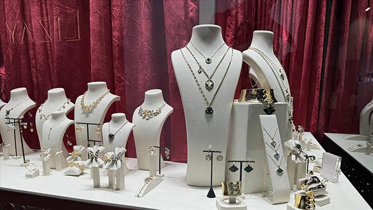 Mağazalar Kapanıyor, CEO'dan "Veda Gibi" Mesaj<br><br>Krizle başa çıkamayan yönetim, birçok mağazanın kapısına kilit vurma kararı aldı. Zorlu süreçte şirkete geçici CEO olarak atanan Josh Gaynor ise yaptığı açıklamada şu ifadeleri kullandı: