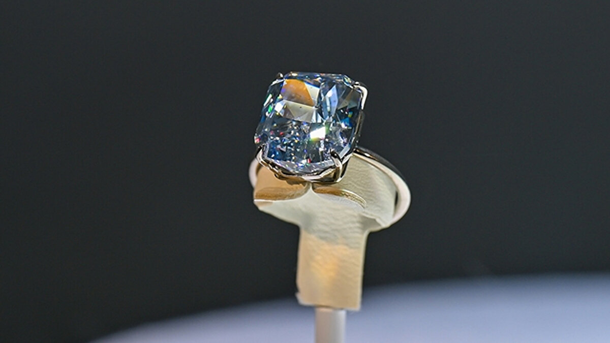 "Sadık çalışanlarımıza, müşterilerimize ve iş ortaklarımıza verdikleri sürekli destek için minnettarız. Tatil sezonuna yaklaşırken, müşterilerimize özel ve zamansız tasarımlar sunmaya devam etmeyi dört gözle bekliyoruz."