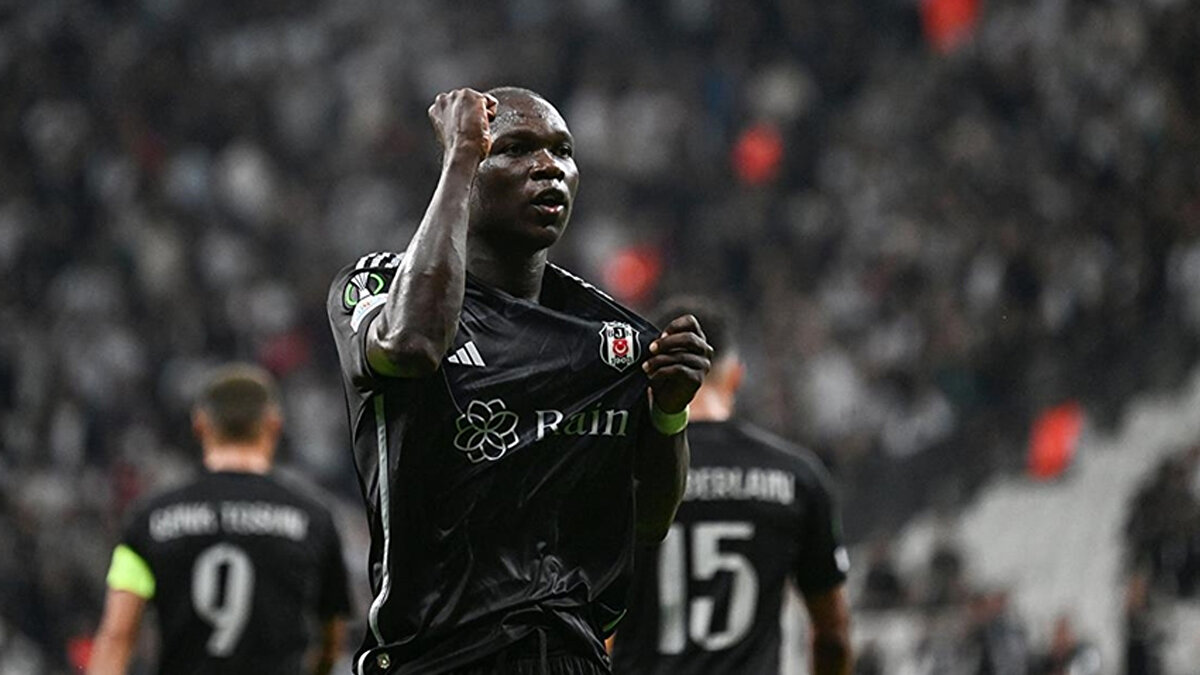 Ertem Şener’in YouTube kanalına konuk olan golcü oyuncu, "Sergen Yalçın'a güveniyor musun? Seviyor musun?" sorusu üzerine dikkat çeken açıklamalarda bulundu.