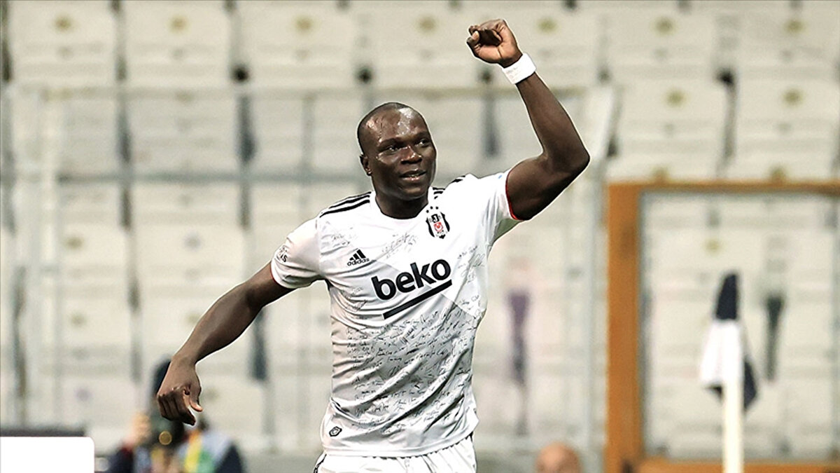 "O Kupayı Hoca Değil, Biz Kazandık"<br><br>Aboubakar, zaferin mimarının futbolcular olduğunu savundu. Kamerunlu yıldız şu çarpıcı ifadeleri kullandı: