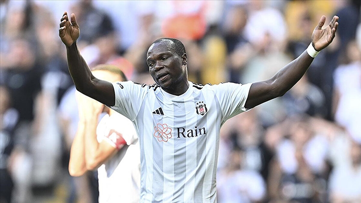Bir dönem Beşiktaş forması giyen Vincent Aboubakar, eski hocası Sergen Yalçın hakkında gündeme bomba gibi düşen ifadeler kullandı. 