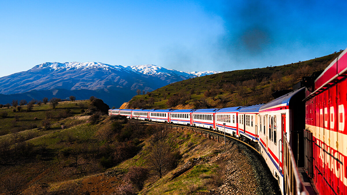 - Güzergah: İstanbul (Halkalı) - Sofya.<br>- Duraklar: Çerkezköy, Edirne, Kapıkule, Svilengrad, Dimitrovgrad.<br>- Güzergah: İstanbul (Halkalı) - Sofya.<br>- Duraklar: Çerkezköy, Edirne, Kapıkule, Svilengrad, Dimitrovgrad.<br>- Süre: Yaklaşık 12 saat süren nostaljik bir deneyim