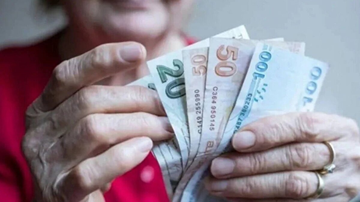 Kasım enflasyonu belli oldu! Milyonları ilgilendiren enflasyon oranının açıklanması ile memur ve emekli, maaş zammı hesabı yapmaya başladı. 5 aylık enflasyon farkının belli olması ile kesin olmayan sonuçlar çerçevesinde maaş tabloları da oluştu. Peki 5 aylık enflasyon farkı yüzde kaç olarak gerçekleşti?