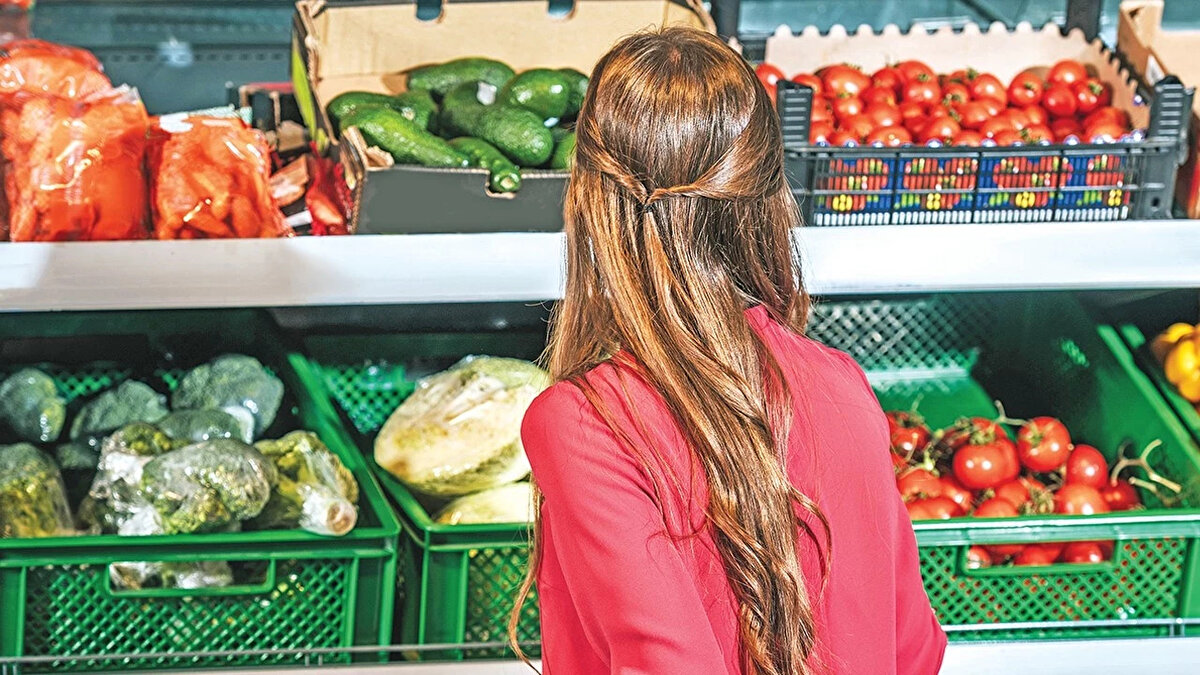 Kasım 2025 Enflasyon Rakamları Ne Oldu?<br>TÜİK verilerine göre 2025 yılı Kasım ayında enflasyon (TÜFE) aylık bazda yüzde 0,87 artış gösterdi. Yıllık enflasyon ise yüzde 31,07 olarak gerçekleşti.<br><br>Tüketici Fiyat Endeksi'ndeki (TÜFE) değişim tablosu şu şekilde şekillendi:<br><br>Aylık Artış: %0,87<br><br>Yıllık Artış: %31,07<br><br>12 Aylık Ortalamalara Göre Artış: %35,91<br><br>Bir Önceki Yılın Aralık Ayına Göre Artış: %29,74<br><br>Öte yandan Yurt İçi Üretici Fiyat Endeksi (Yİ-ÜFE) ise yıllık bazda yüzde 27,23, aylık bazda ise yüzde 0,84 artış gösterdi.