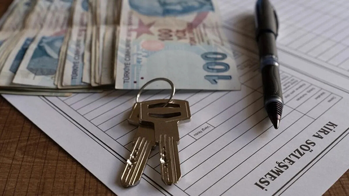 Geçen Ay (Kasım) Durum Neydi?<br>Kıyaslama yapmak gerekirse; Kasım ayında sözleşmesini yenileyenler %37,15 oranında zam ile karşılaşmıştı. Aynı kira bedeli (15.000 TL) Kasım ayında yenilenseydi, yeni kira bedeli 20.572,50 TL olacaktı. Aralık ayında sözleşme yenileyenler, Kasım ayına göre sınırlı da olsa daha düşük bir oranla karşılaşmış oldu.