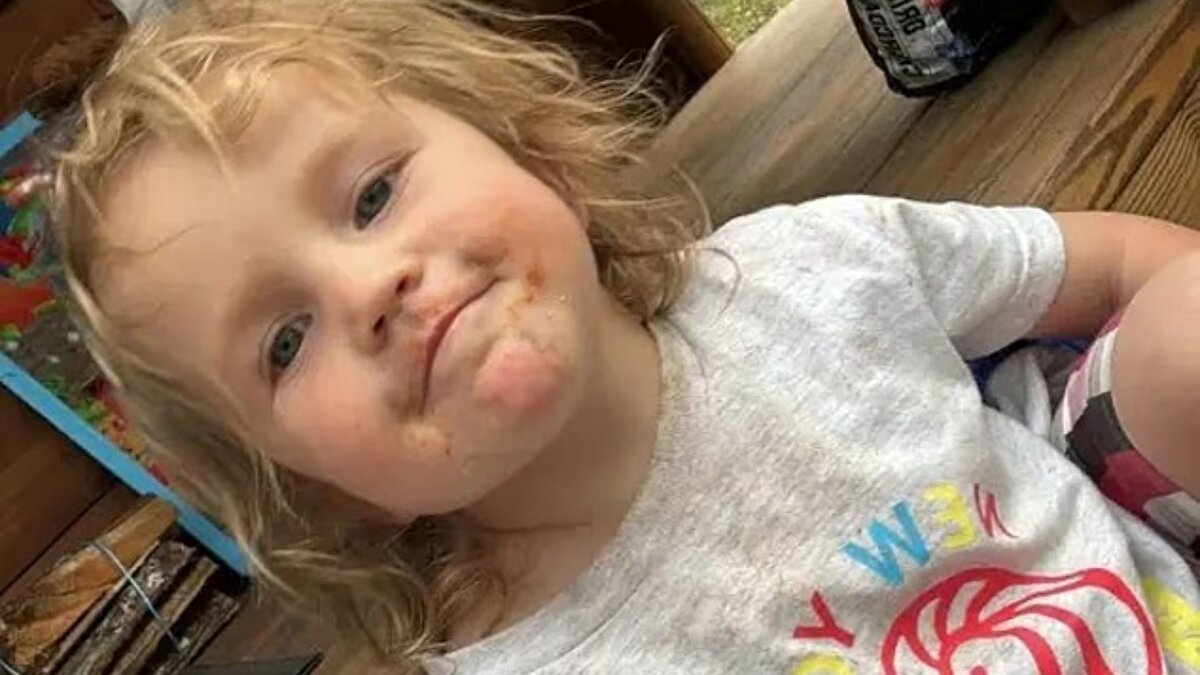 Whitehead, mahkeme tarafından kefaletsiz tutuklu olarak yargılanıyor. Hakim Kirsten Holz, suçlamaların ciddi olduğunu belirterek, Whitehead’in sabıkasının bulunmadığını ancak iddiaların ağır olduğunu vurguladı. Eğer birinci derece cinayet suçlamasından mahkum olursa, ömür boyu hapis cezası ve şartlı tahliye şansı bulunmayacak.