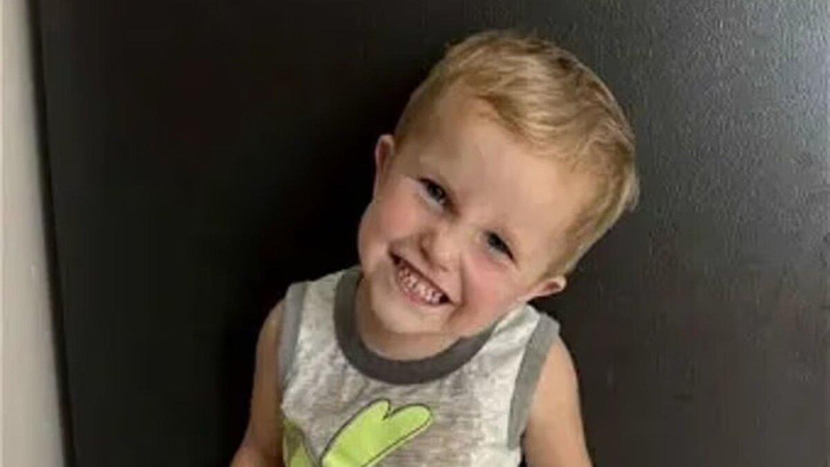 Ancak gerçek kısa sürede ortaya çıktı. Yapılan incelemelerde, Whitehead’in kızının ölümünden kısa süre sonra “çocuğun poşetle boğularak ölümü nasıl kanıtlanır” şeklinde arama yaptığı tespit edildi. Soruşturma sırasında annenin diğer çocuklarıyla ilişkisi de ortaya çıktı; sosyal medya paylaşımları ve videolar, Whitehead’in çocuklarına karşı olumsuz duygular beslediğini gösterdi.