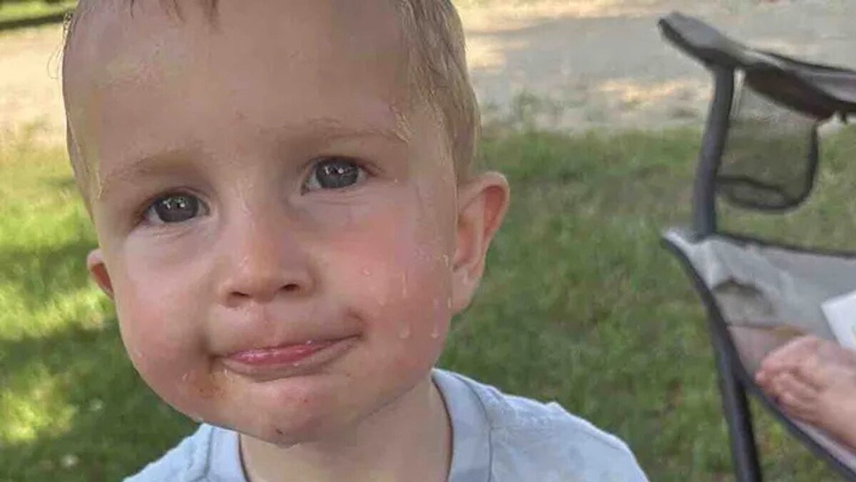 Michigan’ın Cedar Springs kentinde yaşayan 27 yaşındaki Irene Whitehead, çocuğu Ryleigh ile birlikte yaşıyordu. 3 Eylül’de evden 911’i arayarak çocuğun nefes almadığını bildirdi. Polis olay yerine geldiğinde Ryleigh’in tepkisiz ve nefessiz olduğu belirlendi.