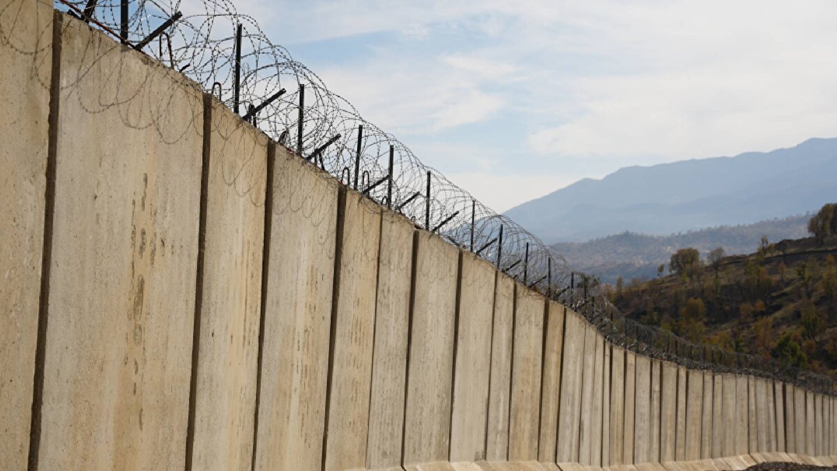 Hudut birlikleri, kurulan tüm fiziki ve teknolojik sistemlerle yasadışı faaliyetlere anında müdahale ediyor ve sınır güvenliğini kesintisiz olarak sağlıyor.