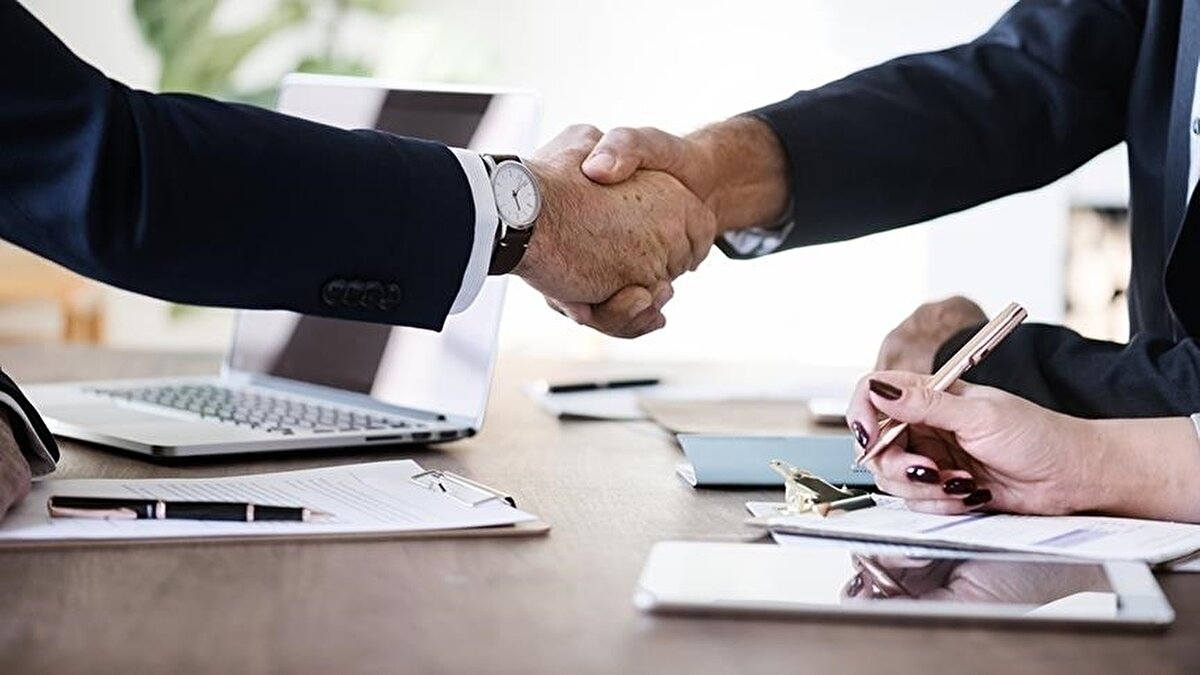 Yılın başında satışlar oldukça hızlı başladı. Ocak ayında 238 bin 938, şubatta 232 bin 756 ve nisanda 237 bin 829 taşınmaz el değiştirdi. Mayıs, temmuz, ağustos ve eylül aylarında artış ivmesini sürdüren satışlar, mart, ekim ve kasımda sınırlı düşüşler gösterdi. Kasım ayında satış adedi 273 bin 295 olarak gerçekleşti ve geçen yılın aynı ayına göre yüzde 8,6 geriledi.