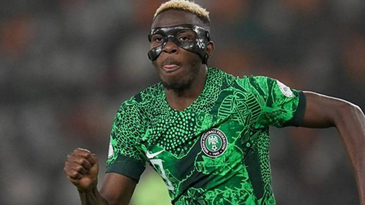 MİLLİ TAKIMA KATILACAK<br><br>Osimhen, Nijerya Milli Takımı'nın Afrika Uluslar Kupası kadrosunda yer alıyor. 26 yaşındaki futbolcunun, Şampiyonlar Ligi'ndeki Monaco ve Antalyaspor mücadelelerinin ardından Nijerya Milli Takımı'nın kadrosuna katılması muhtemeldi.