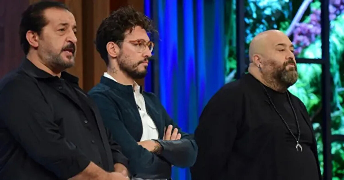 MasterChef Türkiye’de bireysel ceket yarışları nefes kesen bir finalle noktalandı. Mehmet Yalçınkaya, Danilo Zanna ve Somer Sivrioğlu’nun jüri koltuğunda oturduğu gecede, geriye kalan yarışmacılar son şanslarını değerlendirmek için tezgah başına geçti. Üç ceketin sahiplerini bulmasının ardından (Çağatay, Sezer ve Özkan), gözler dördüncü ceketi kimin alacağına çevrilmişti. İşte 3 Aralık MasterChef son bölüm özeti ve kazanan isim...