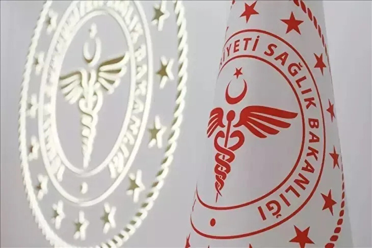 2026 Sağlık Bakanlığı Personel Alımı Başvuru Tarihi Belli Oldu mu?<br>Kamu sağlık altyapısını güçlendirmek ve eleman temininde güçlük çekilen bölgelerdeki hizmet kalitesini artırmak amacıyla yapılacak olan alımlar, 2026 yılı boyunca geçerli olacak. Resmi Gazete'de yayımlanan kararda kadro ihdasları netleşse de, Sağlık Bakanlığı personel alımı için kesin başvuru tarihleri ve kılavuz henüz ÖSYM veya Bakanlık tarafından yayımlanmadı. Başvuru takviminin, Bakanlık tarafından yapılacak ikinci bir resmi duyuru ile önümüzdeki günlerde kamuoyuyla paylaşılması bekleniyor.