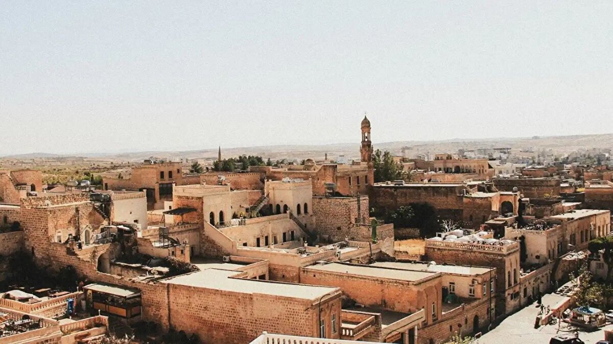 Midyat<br><br>Silopi<br><br>Erciş<br><br>Doğubayazıt<br>Bu ilçeler, hem nüfus artışı hem de ekonomik faaliyetler açısından önemli bir gelişim gösteriyor. Gelecekte bu ilçelerin il olma yolunda önemli adımlar atması bekleniyor.