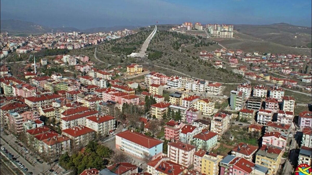 İl Olma Potansiyeline Sahip İlçeler İçin Beklentiler<br>İl olma potansiyeli taşıyan ilçelerin, yerel yönetimlerdeki yeni yapılanmalara öncülük etmesi bekleniyor. Ekonomik büyüklük, nüfus artışı ve ulaşım ağı gibi faktörler, bu ilçelerin gelecekteki idari yapısını şekillendirecek. Türkiye'de büyüyen şehirler ve sanayileşme, bu ilçelerin de gelişimine önemli katkılar sunuyor.