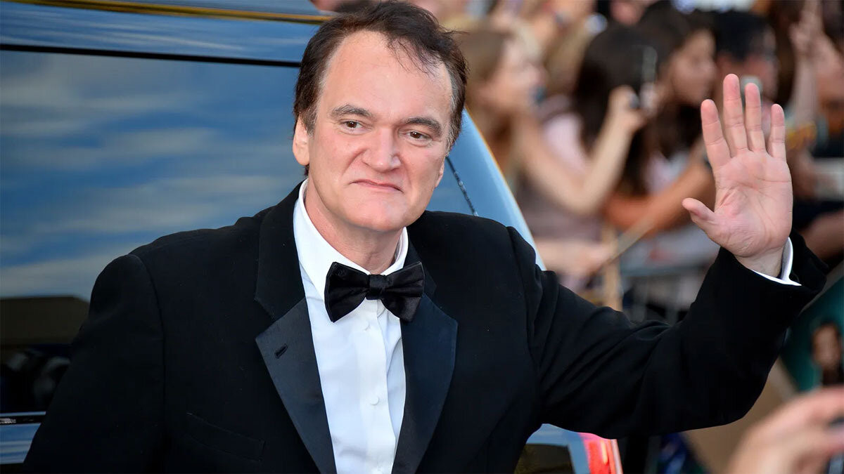 Tam Liste: Quentin Tarantino'ya Göre Son 25 Yılın En İyi 20 Filmi<br>Ünlü yönetmenin kişisel zevklerini yansıtan, aksiyondan dramaya, korkudan animasyona uzanan o meşhur liste işte şöyle:<br><br>Black Hawk Down (2001) – Ridley Scott<br><br>Toy Story 3 (2010) – Lee Unkrich<br><br>Lost in Translation (2003) – Sofia Coppola<br><br>Dunkirk (2017) – Christopher Nolan<br><br>There Will Be Blood (2007) – Paul Thomas Anderson<br><br>Zodiac (2007) – David Fincher<br><br>Unstoppable (2010) – Tony Scott<br><br>Mad Max: Fury Road (2015) – George Miller<br><br>Shaun of the Dead (2004) – Edgar Wright<br><br>Midnight in Paris (2011) – Woody Allen<br><br>Battle Royale (2000) – Kinji Fukasaku<br><br>Big Bad Wolves (2013) – Aharon Keshales & Navot Papushado<br><br>Jackass the Movie (2002) – Jeff Tremaine<br><br>School of Rock (2003) – Richard Linklater<br><br>The Passion of the Christ (2004) – Mel Gibson<br><br>The Devil’s Rejects (2005) – Rob Zombie<br><br>Chocolate (2008) – Prachya Pinkaew<br><br>Moneyball (2011) – Bennett Miller<br><br>Cabin Fever (2002) – Eli Roth<br><br>West Side Story (2021) – Steven Spielberg