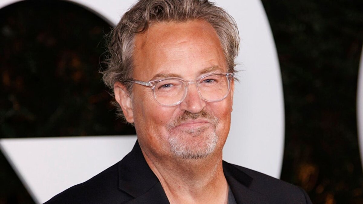 İddianamelere göre, Sangha’nın 24 Ekim 2023’te yaptığı ketamin teslimatının ölümle doğrudan bağlantılı olduğu iddia edildi. Sangha, uyuşturucu dağıtımı ve ölümle sonuçlanan ketamin temini de dâhil olmak üzere birden fazla suçlamayı kabul etti. Perry’nin uzun yıllar asistanlığını yapan Kenneth Iwamasa ile Erik Fleming ve Dr. Mark Chavez de savcılıkla iş birliğine giderek suçlamaları kabul etti.