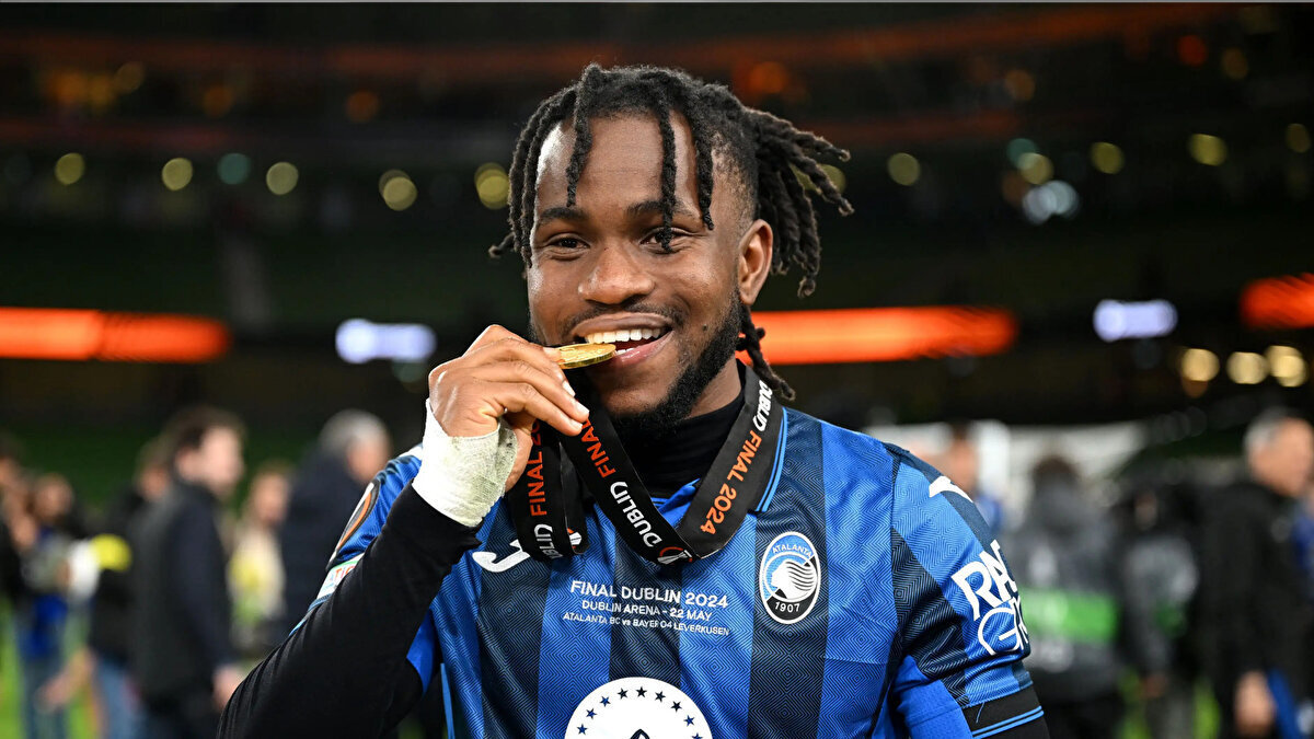 İddialara göre cimbom'un hedefindeki isim, Atalanta'nın 28 yaşındaki golcüsü Ademola Lookman. İspanyol haber kaynağı Fichajes, sarı-kırmızılıların bu transfer için tüm şartları zorladığını yazdı.