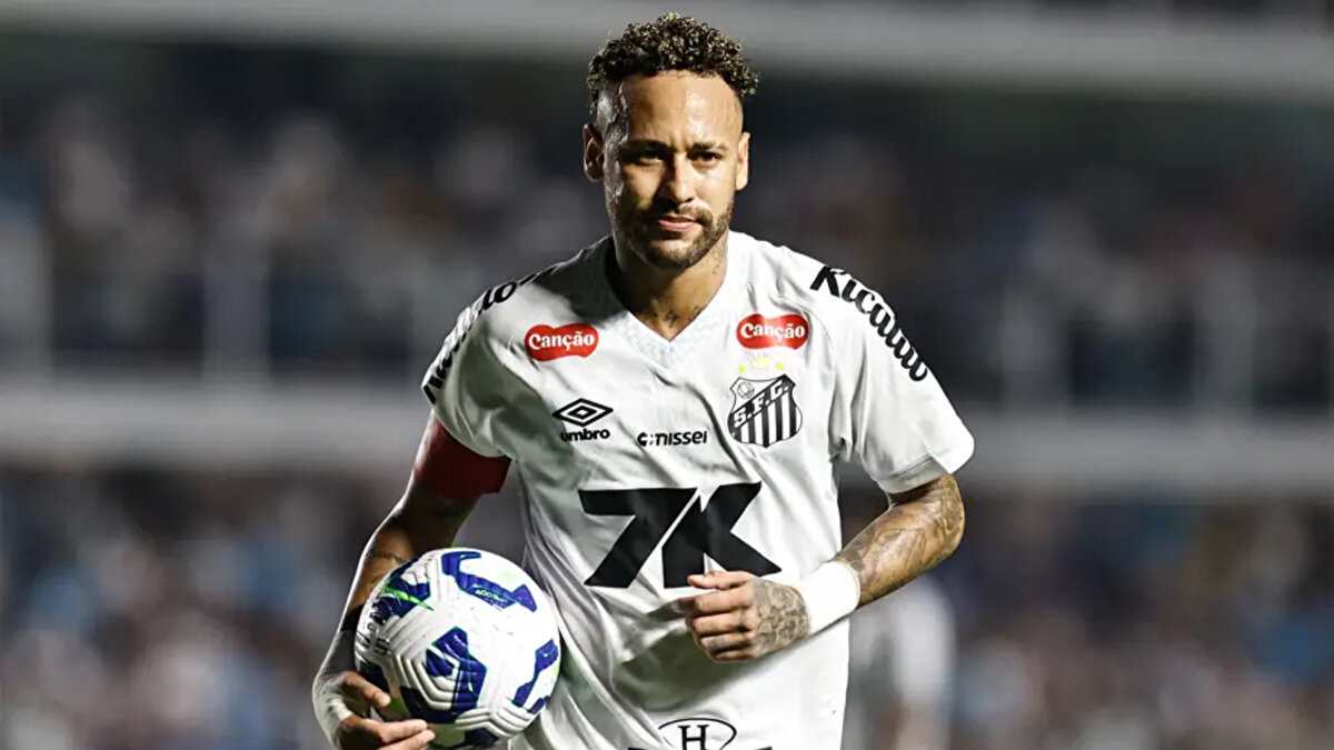 PERFORMANSI<br><br>33 yaşındaki yıldız futbolcu, bu sezon Santos formasıyla çıktığı 27 karşılaşmada 11 gol ve 4 asistlik performans sergiledi.