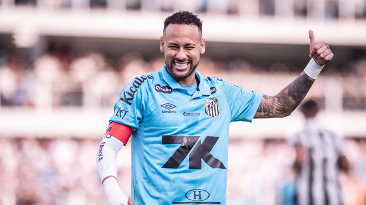 HAT-TRİCK YAPTI<br><br>Santos'un gollerini biri penaltıdan olmak üzere 56, 65 ve 73. dakikada Neymar kaydetti.