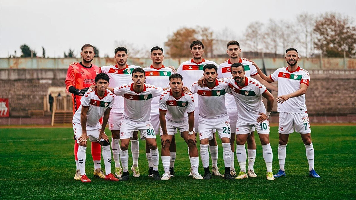 Ziraat Türkiye Kupası 4. Tur mücadelesinde Bölgesel Amatör Lig (BAL) temsilcisi Yalova FK (Yalovaspor), Süper Lig temsilcisi Gaziantep Futbol Kulübü ile kozlarını paylaşıyor. Tek maç eleme usulüne göre oynanacak bu kritik karşılaşmada kazanan taraf adını 5. tura yazdıracak.<br><br>İşte Yalova Atatürk Stadyumu'nda oynanacak zorlu mücadelenin yayın bilgileri: