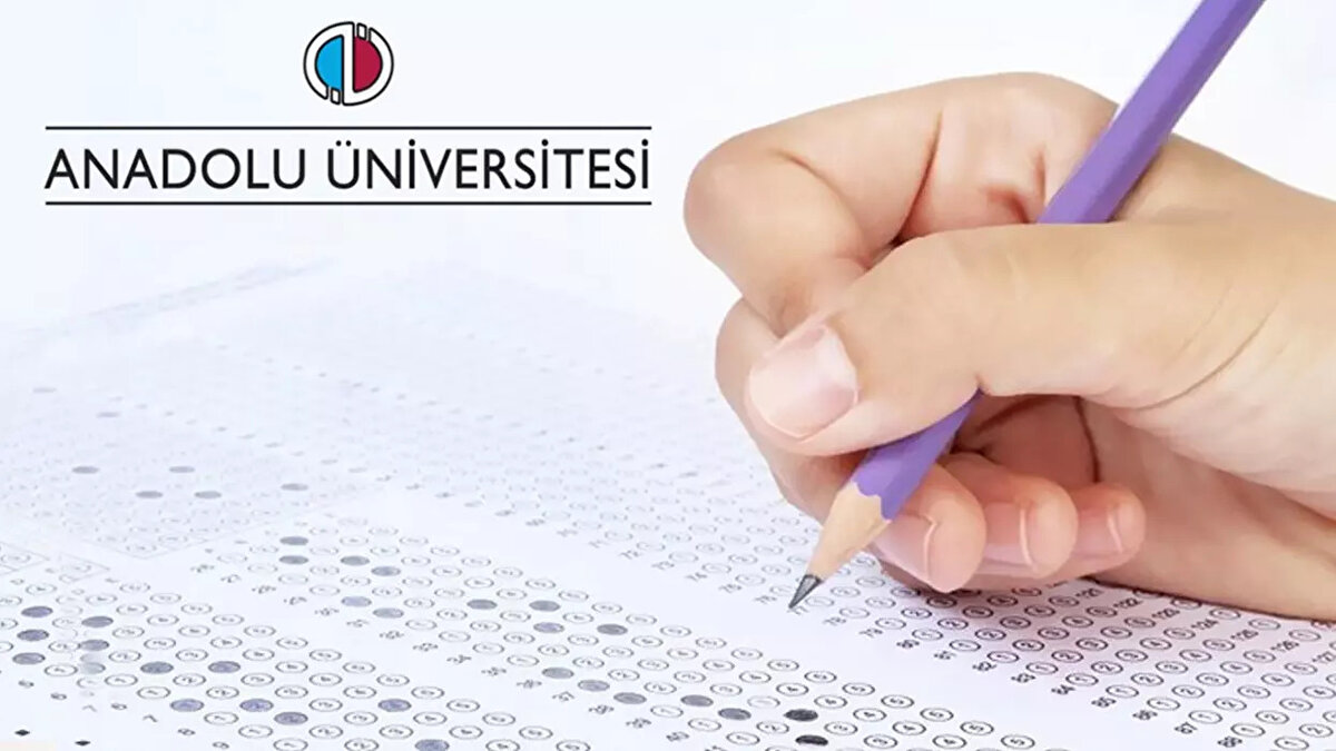 AÖF Sınav Giriş Belgesi Nasıl Alınır?<br>25 Kasım itibarıyla erişime açılan sınav giriş belgeleri, öğrencilerin hangi il, ilçe, bina, salon ve sırada sınava gireceğini netleştiriyor. Sınava katılım sağlayacak adayların, sınav günü mağduriyet yaşamamaları için belgelerini erkenden çıkarmaları büyük önem taşıyor.