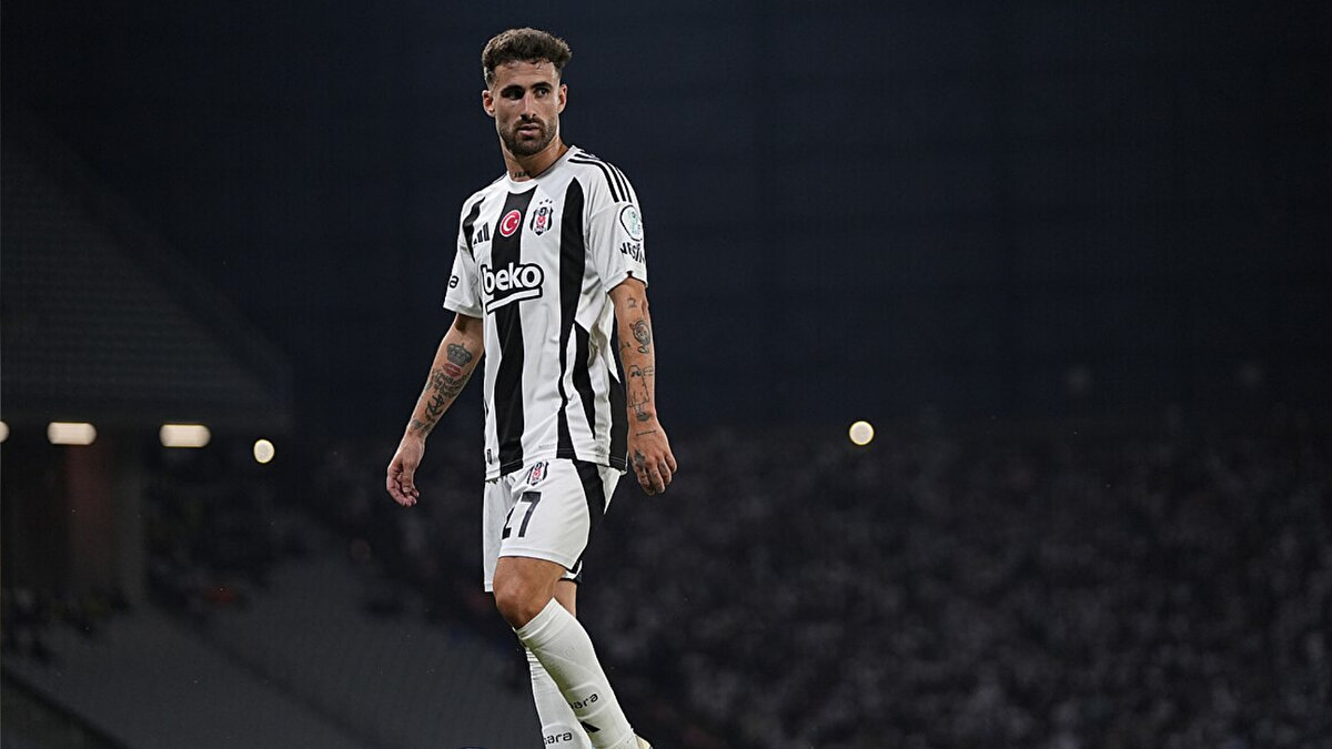 EKİM AYINDA GİDECEKTİ!<br><br>Yönetimle görüşen 32 yaşındaki yıldız futbolcu siyah beyazlı takımdan ekim ayında ayrılmak istediğini bildirmişti.