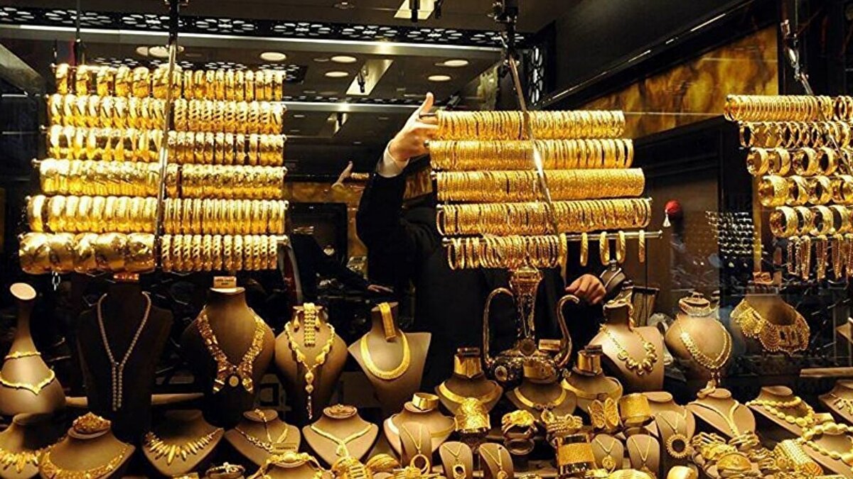 Gümüş 2026’nın şampiyonu olacak<br><br>2025’te 80 TL’yi aşarak şampiyon olan gümüşün 2026 yılında da yükseliş eğiliminde olacağı öngörülüyor. Memiş, gümüşün önce düşüş yaşayabileceğini, ardından tekrar yükselişe geçeceğini söyledi ve 50 doların üzerindeki alımlara dikkat çekti.