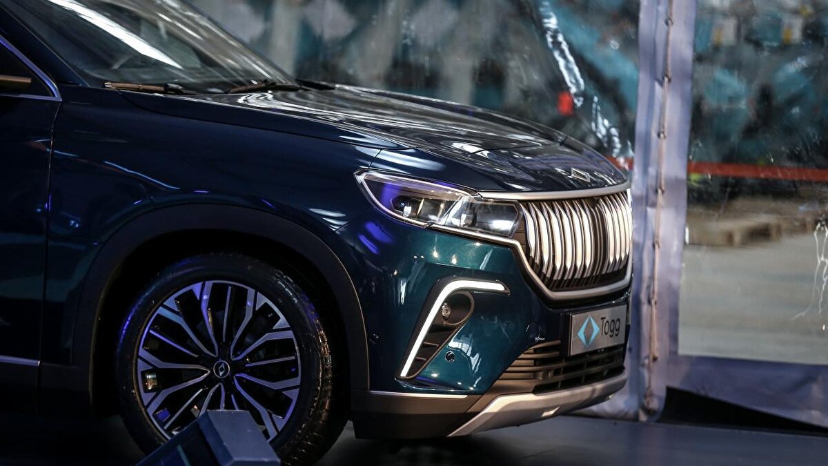 Kampanya Hakkında Bilinmesi Gerekenler<br><br>Bu avantajlı finansman koşullarından yararlanmak isteyen kullanıcıların dikkat etmesi gereken önemli notlar:<br><br>Sınırlı Süre ve Stok: Teklif sınırlı süreli olup, sınırlı sayıdaki araçlar için geçerlidir. Togg kampanya koşullarında değişiklik yapma hakkını saklı tutar.<br><br>Birleştirilemez: Kullanıcılar kampanyaların yalnızca birinden faydalanabilir.<br><br>Kredi Koşulları: Togg bir finans kuruluşu değildir; krediler anlaşmalı bankaların (BDDK kriterleri kapsamında) onayı ile verilir.<br><br>Fiyata Dahil Olmayanlar: Anahtar teslim fiyatına ÖTV, KDV, MTV, plaka ve tescil masrafları dahildir. Trafik sigortası, kasko ve diğer noter/harç masrafları kullanıcıya aittir.