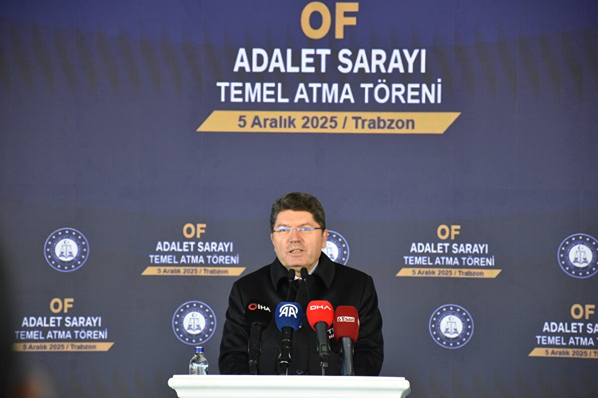 Sürecin yalnızca söz konusu adliyelerle sınırlı olmadığını vurgulayan Tunç, ülke çapında kapsamlı bir denetim talimatı verdiğini belirterek şunları söyledi:<br><br>“Adli emanetlerde herhangi bir zafiyetin kabul edilmesi mümkün değildir. Türkiye genelindeki tüm adli emanet odalarında detaylı bir inceleme başlatmış bulunuyoruz. Denetimler devam ediyor; en ufak bir aksaklık dahi titizlikle ele alınacaktır.”